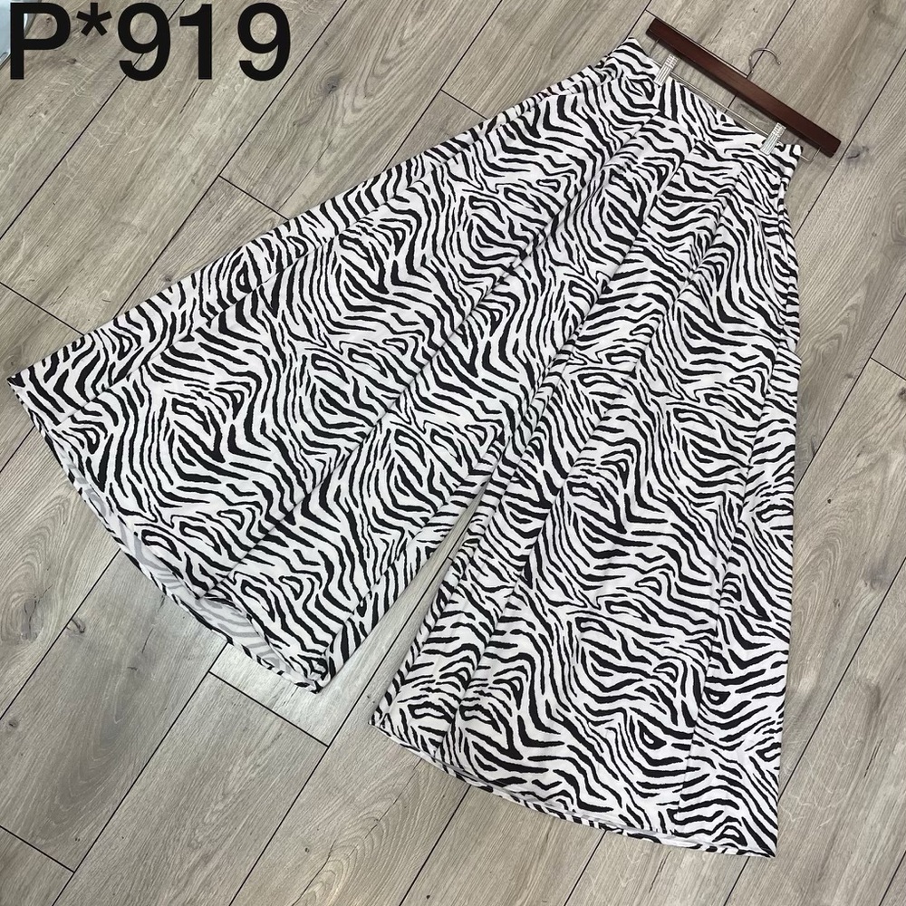 blank and white Palazzo